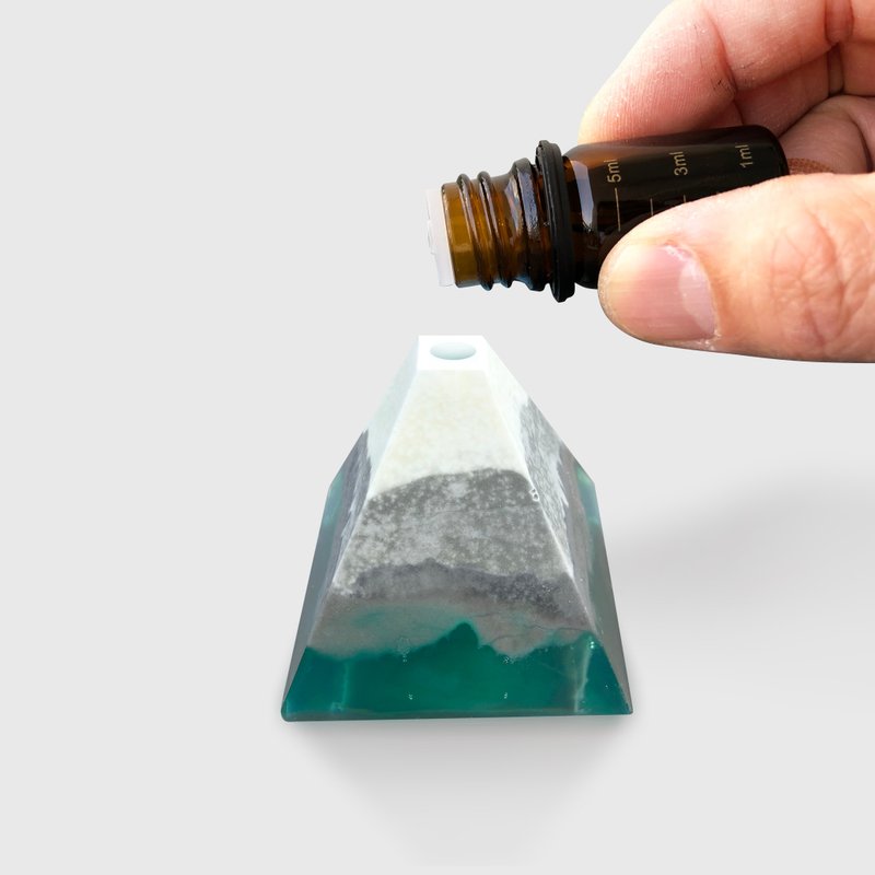 手工制造 I 扩香石 I 树脂 I 附5ml精油 I 绿色 I 金字塔 - 香薰/精油/线香 - 其他材质 绿色