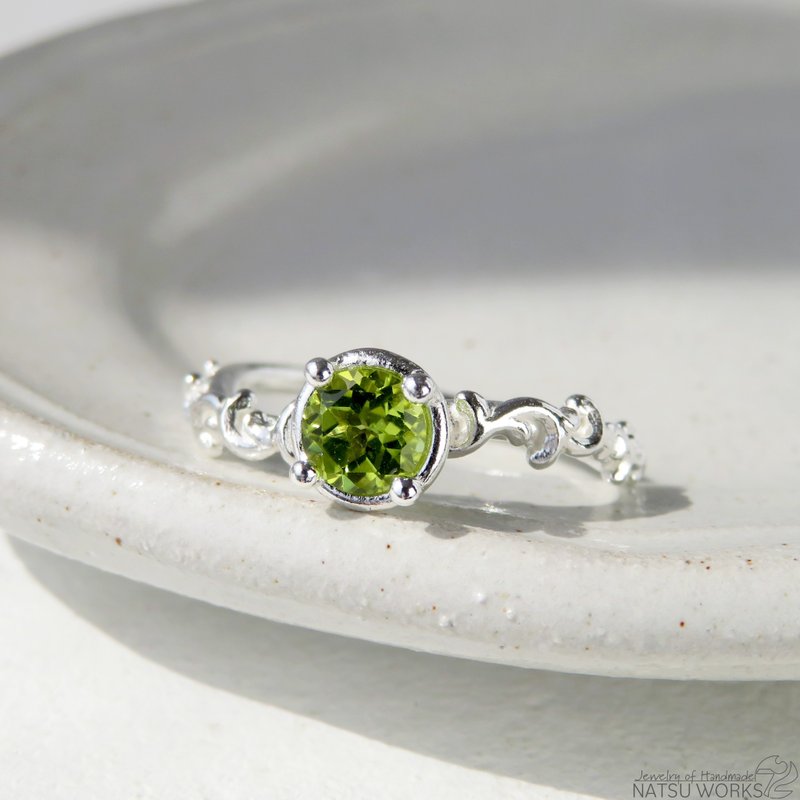 橄榄石 戒指 / Peridot Botanical Ring 〜 - 戒指 - 宝石 绿色