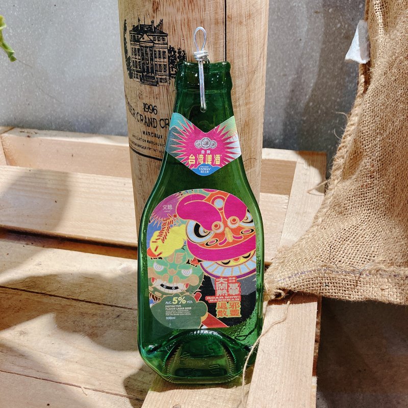台湾啤酒 X 艋舺青山宫联名限量款 邪灵退散 酒瓶吊饰 壁挂装饰 - 吊饰 - 玻璃 