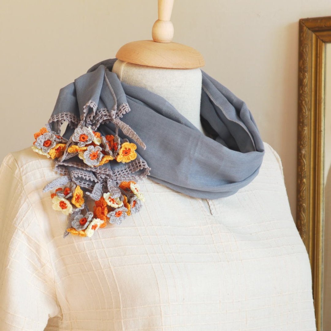 OYA crochet Flower shawl- Wild flower- Gray - 丝巾 - 棉．麻 灰色