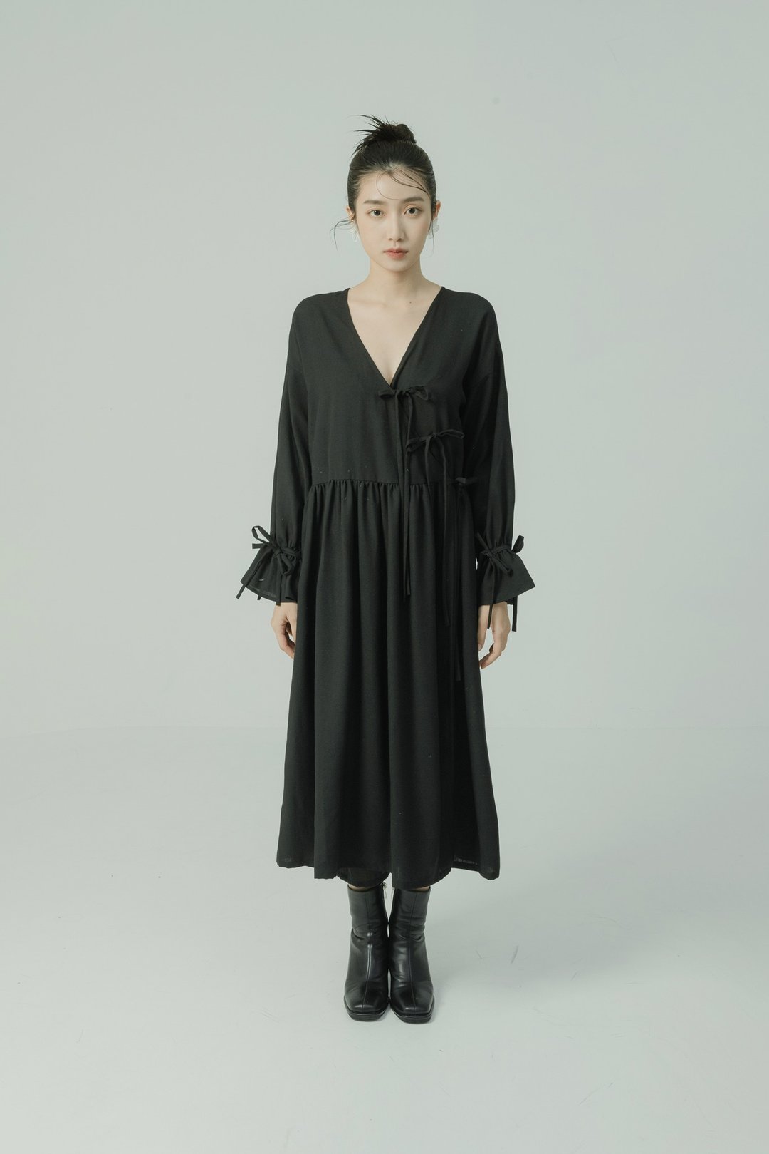 心斋坐忘/黑色新中式交叉襟蝴蝶结绑带长洋装 - 女装上衣 - 其他人造纤维 黑色