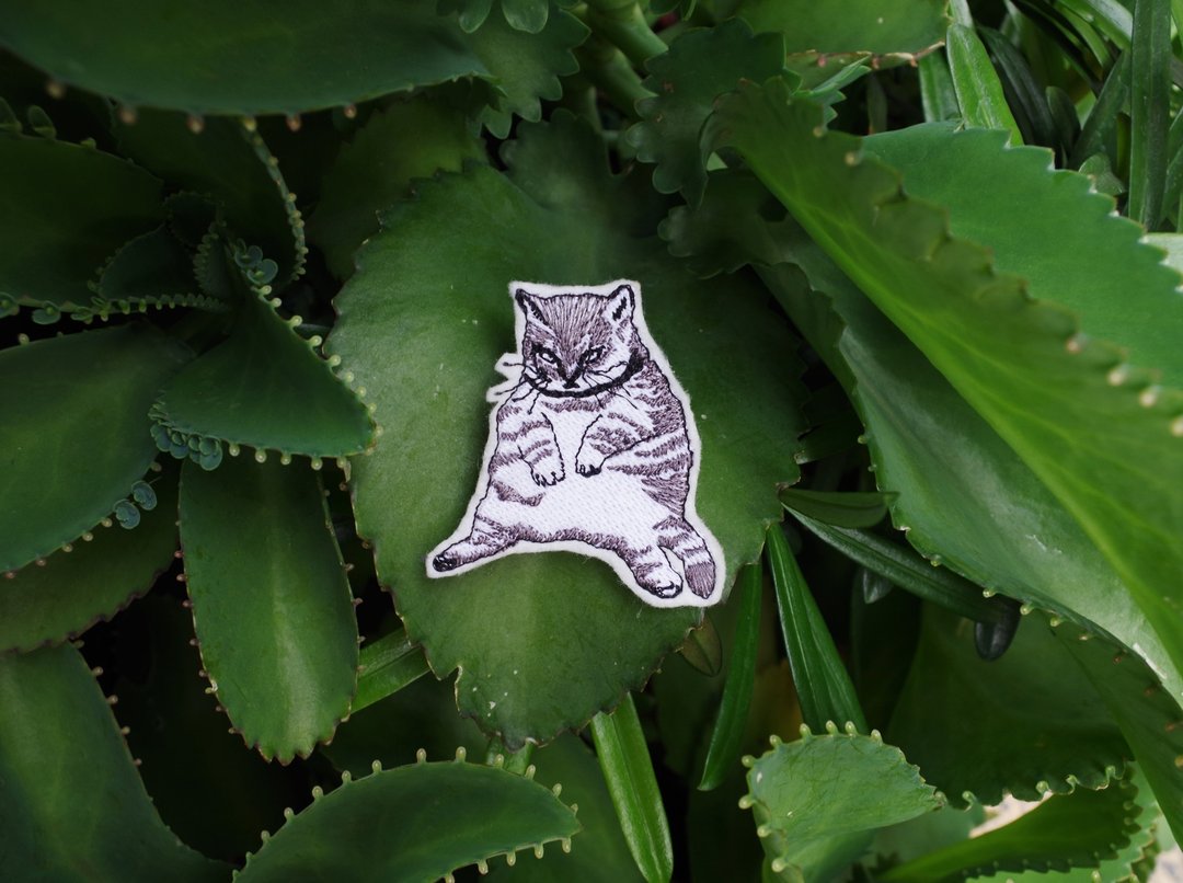 猫 刺绣别针 /刺绣贴(1个) __ 刺绣、圣诞礼物、插画、包邮 cat - 徽章/别针 - 绣线 灰色