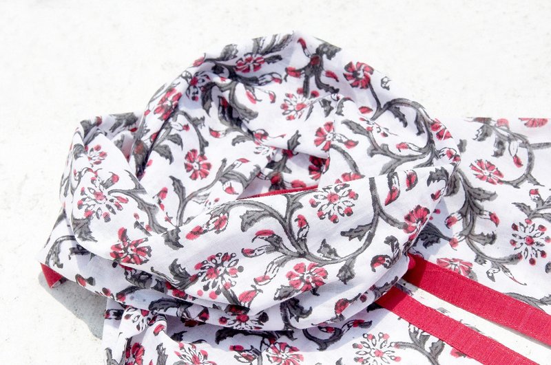 情人节礼物 限量手工 手织纯绵丝巾 /手工木刻印植物染围巾 / 草木染棉丝巾 -  玫瑰色 藤蔓森林 毛球流苏 - 丝巾 - 棉．麻 红色