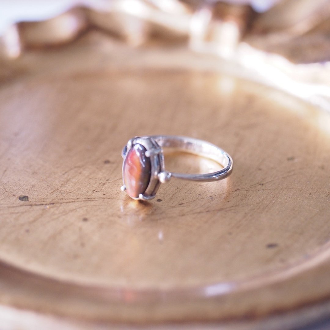 斑彩石 手工纯银戒指 彩斑菊石 Ammolite sterling silver ring - 戒指 - 半宝石 红色