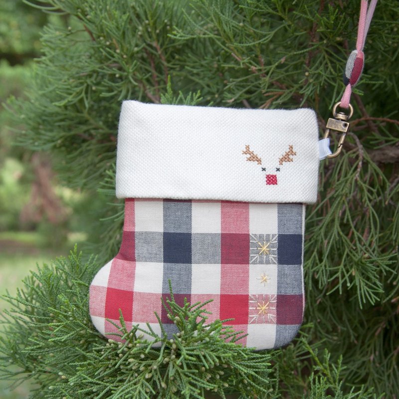 手缝系列-暖暖圣诞麋鹿刺绣口金小物包 - 化妆包/杂物包 - 棉．麻 红色