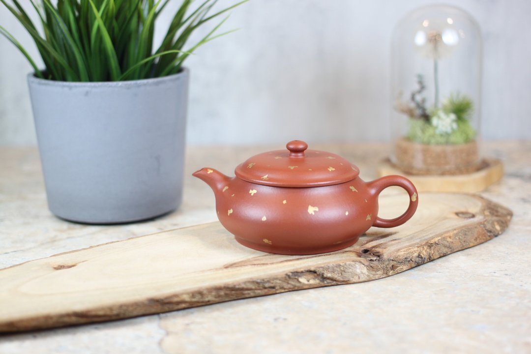 【送礼好物】明炉 朱泥 宜兴紫砂 吴倩助工制 160ml - 茶具/茶杯 - 陶 