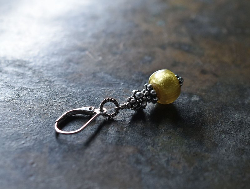 古罗马金沙琉璃与银饰单耳耳环 - 耳环/耳夹 - 玻璃 金色