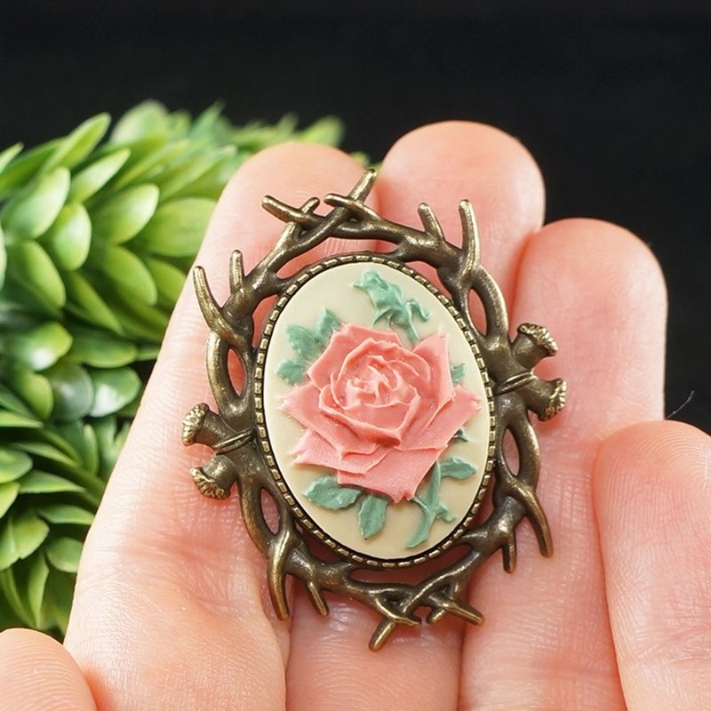 Pink Rose Vintage Cameo Brooch Rose Flower Oval Victorian Brooch Pin Jewelry - 胸针 - 其他材质 粉红色