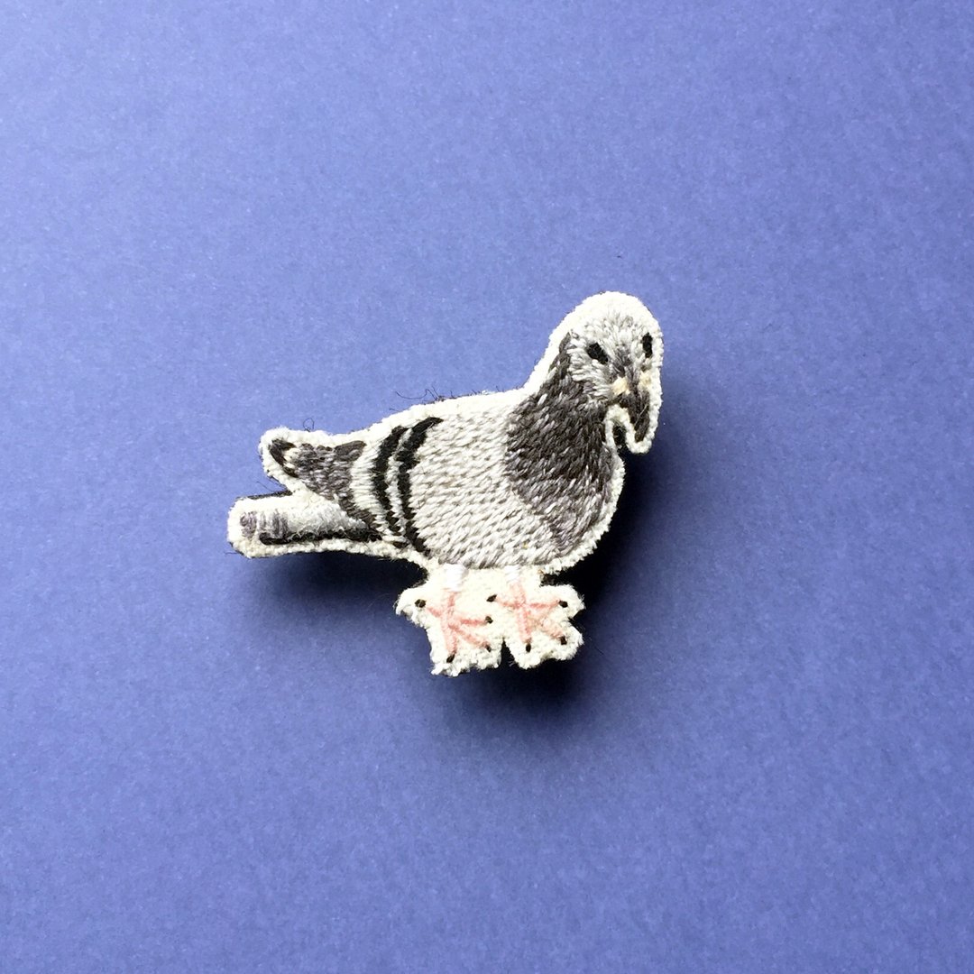 迷你手工刺绣胸针/别针 鸽子鸽子 Columba - 胸针 - 绣线 多色
