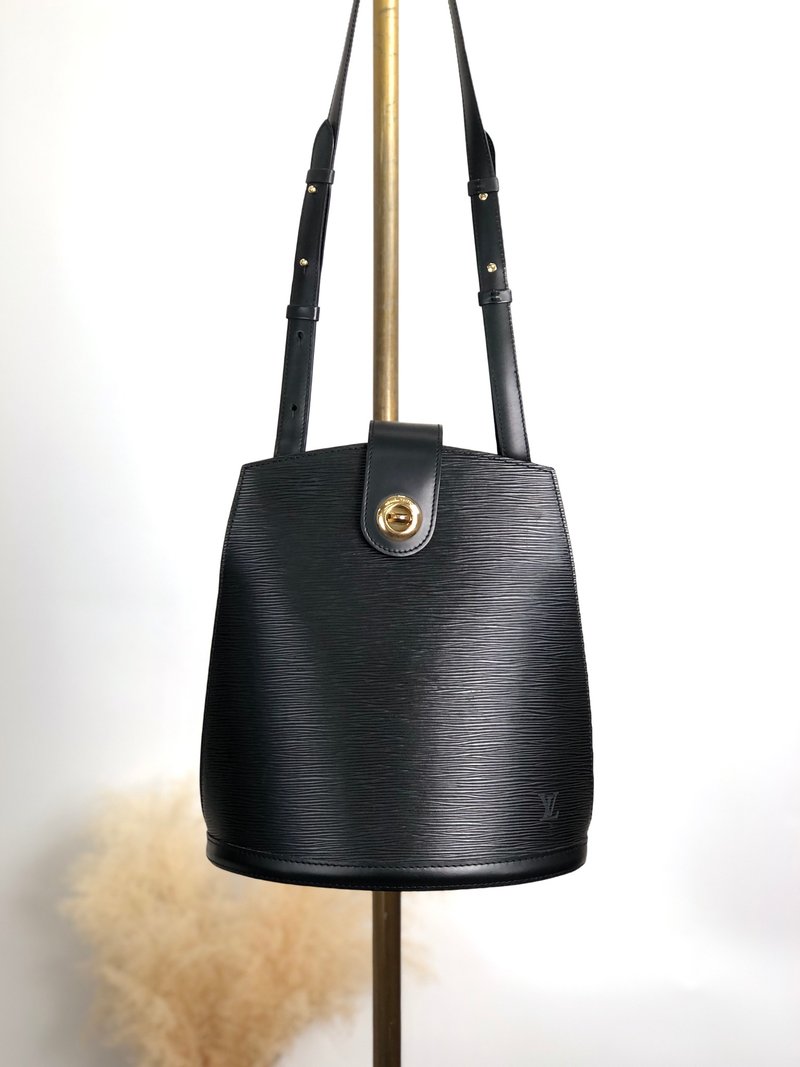 【 日本直送 名牌中古包 】LOUIS VUITTON 路易威登 Epi 系列 肩背包 黑色 转扣 皮革 Cluny 复古 z6gyxr - 侧背包/斜挎包 - 真皮 黑色