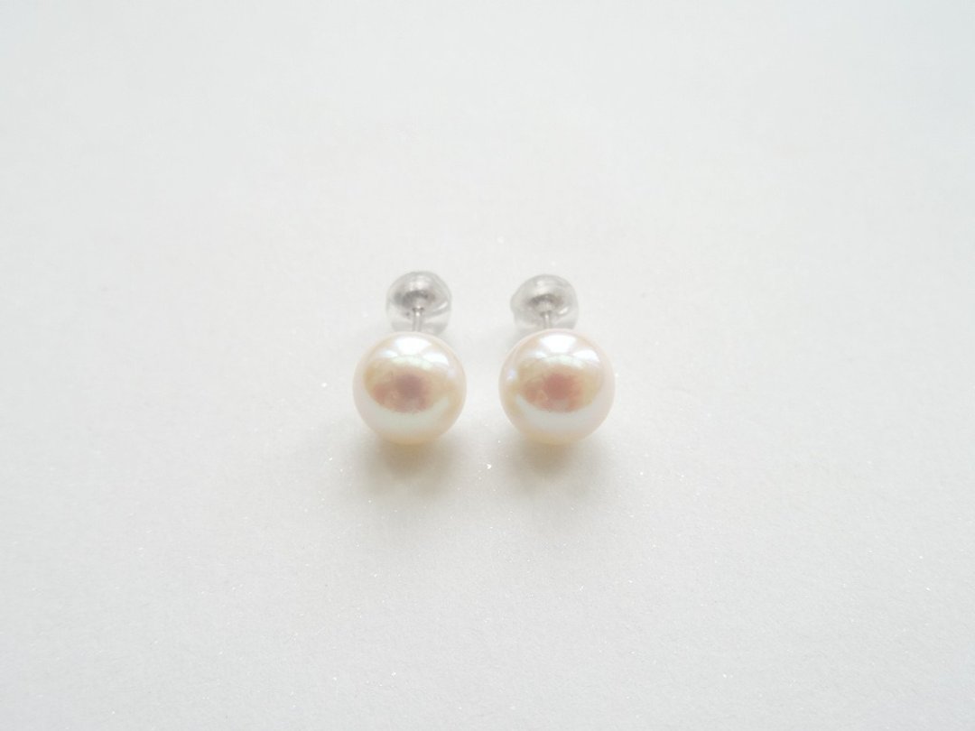 轻珠宝 ◆ 拾肆金饰 ◆ 日本14K白金 AKOYA 海水珍珠贴耳耳环 (8.5mm) ◆ Solid Gold - 耳环/耳夹 - 宝石 白色