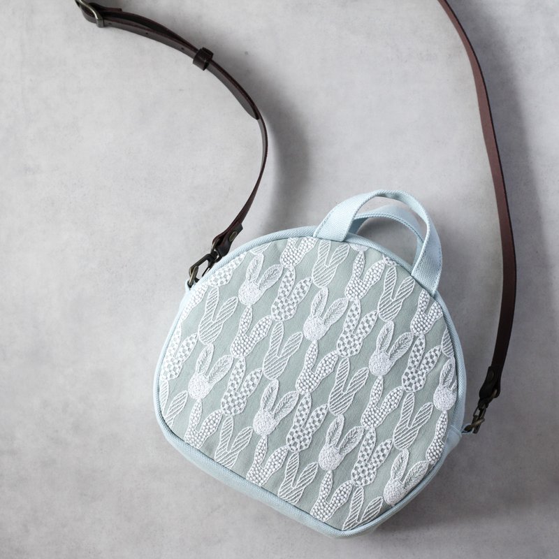 2way 半月形 Pochette Pomppia 包，采用 Mina Perhonen 面料 - 侧背包/斜挎包 - 棉．麻 蓝色