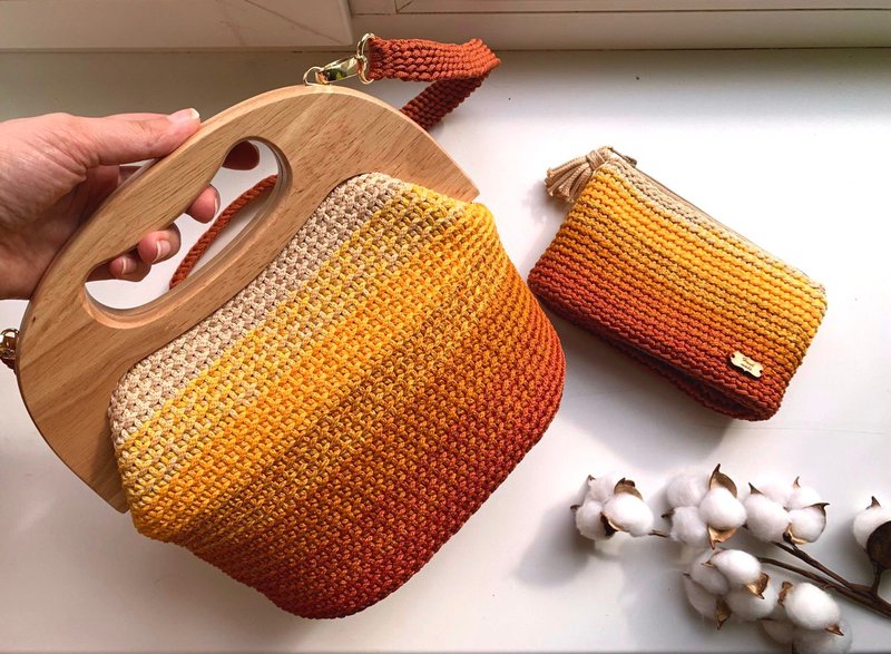 Set of 2 crochet bag Wooden clasp bag Crochet cosmetic bag Gradient handbag - 手提包/手提袋 - 棉．麻 多色