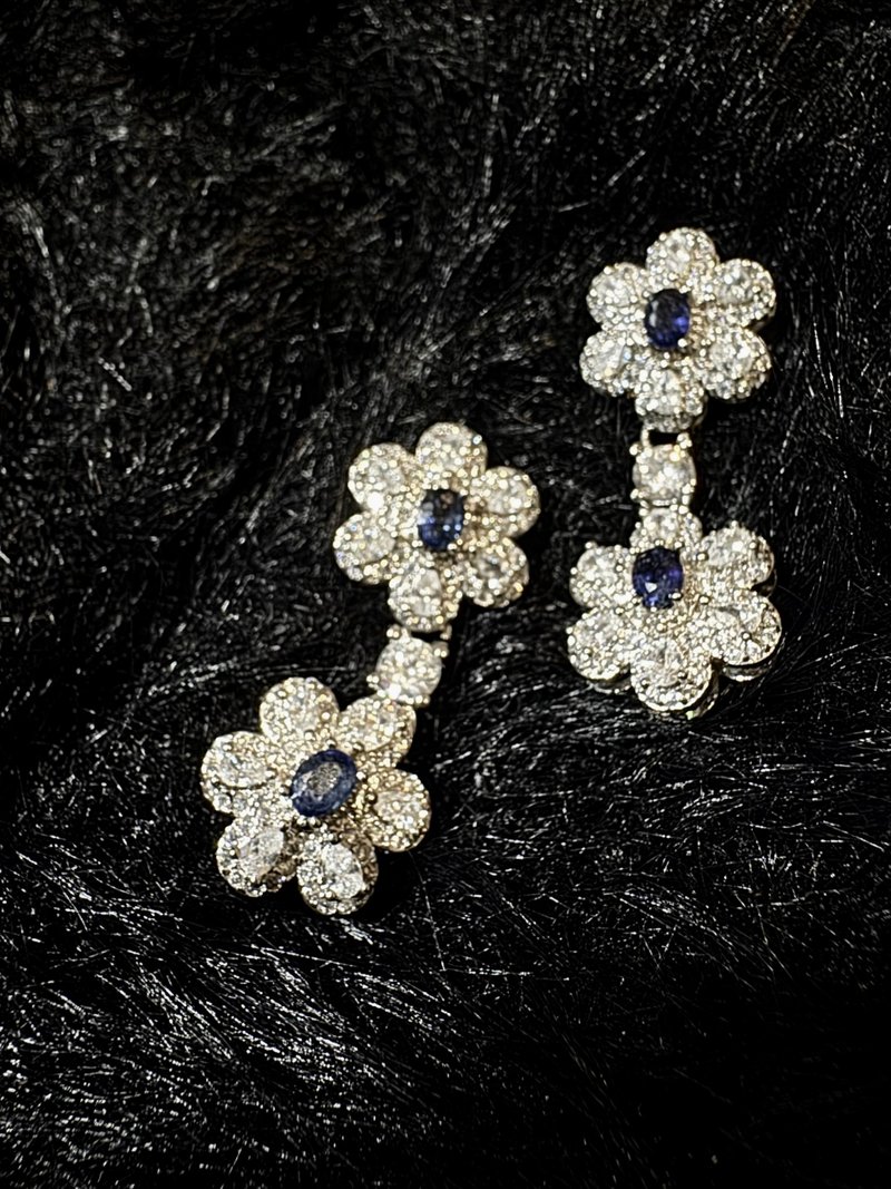 可爱无所谓。天然 蓝宝石 耳环 耳针 皇家蓝 天然宝石 s925银针 - 耳环/耳夹 - 宝石 