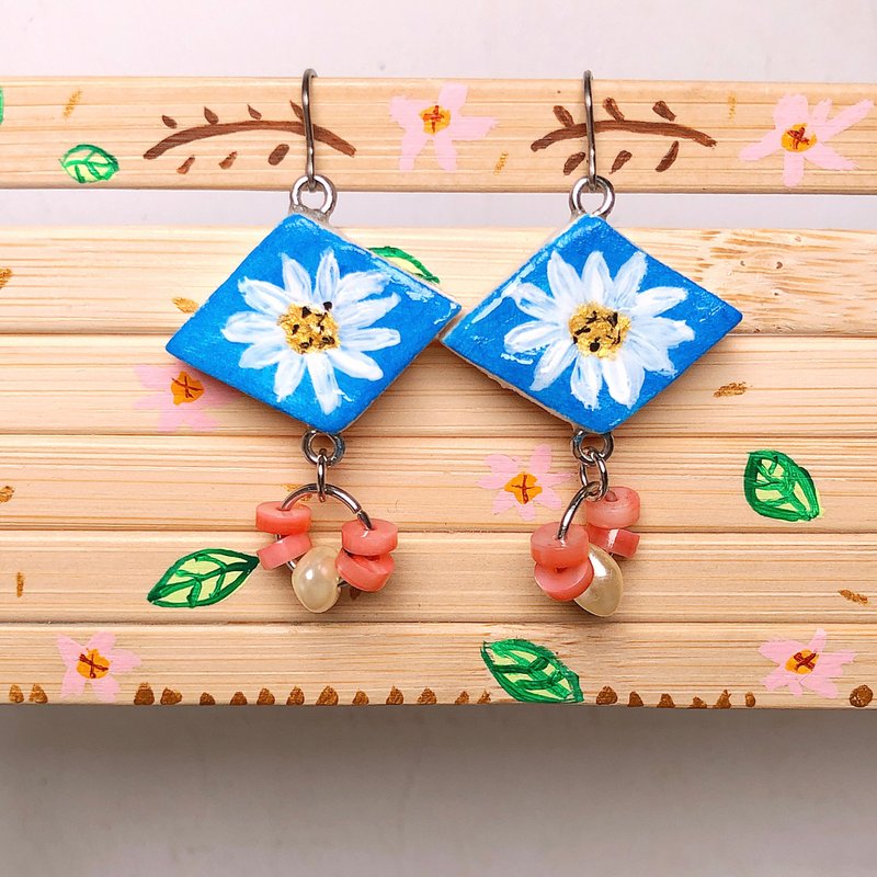 蓝天白花 手作黏土耳环 手绘捏制 不锈钢 吊坠款 - 耳环/耳夹 - 粘土 蓝色