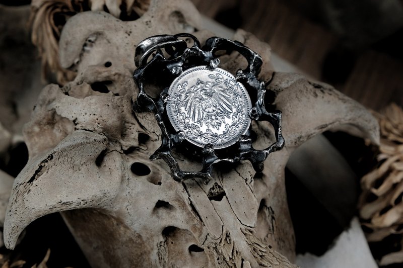 【山骸纪】铭静时代-半马克银币项链 - 项链 - 银 银色