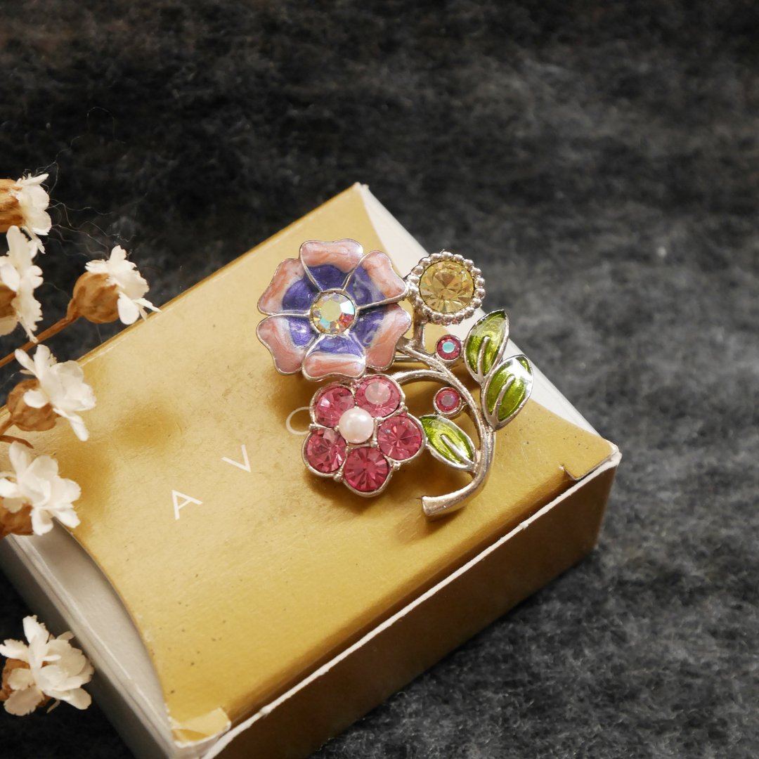 老又好古董珠宝 珐琅莱茵石花朵珍珠别针 AVON  B2242 - 胸针 - 其他金属 金色