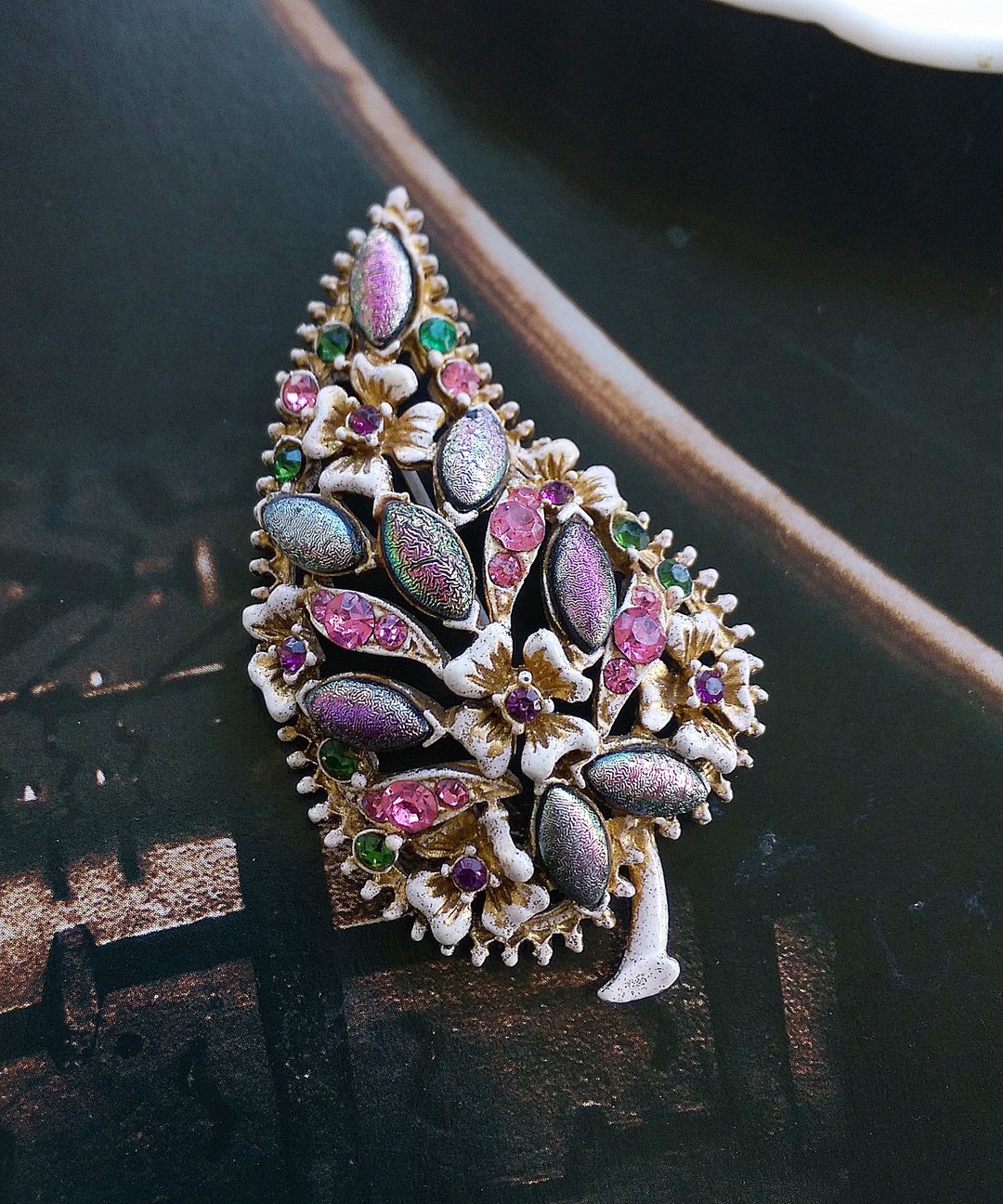 Vintage Jewelry 西洋古董饰品 FLORENZA 白珐琅彩钻叶子 别针 - 徽章/别针 - 其他金属 金色