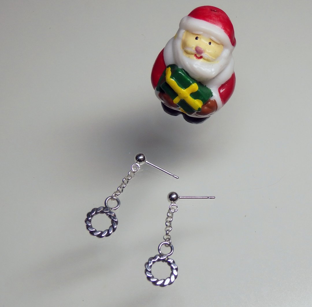 Pinkoi 代购 - Season's Greetings 雕金花圈耳环 - 耳环/耳夹 - 其他金属 银色