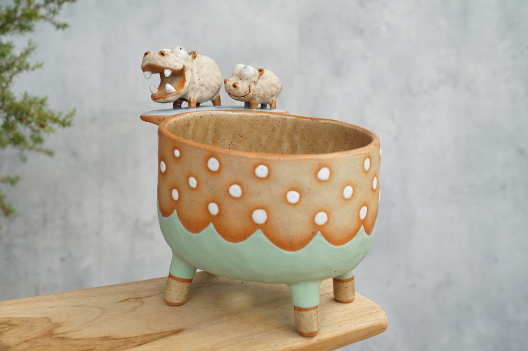 Plant pot with a Hippopotamus ,lithops,cactus,ceramics,pottery,handmade - 花瓶/陶器 - 陶 蓝色