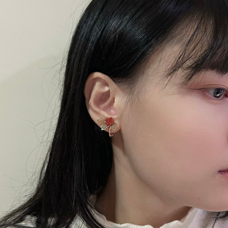 【红色冬青x坦桑石 - 水晶花耳环】十二月生日花 生日石 花言日和 - 耳环/耳夹 - 树脂 
