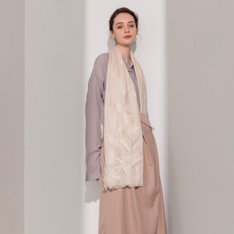 【轻奢】Elina精灵羽毛蕾丝刺绣纯羊绒Cashmere围巾-裸肤色 - 围巾/披肩 - 其他材质 多色