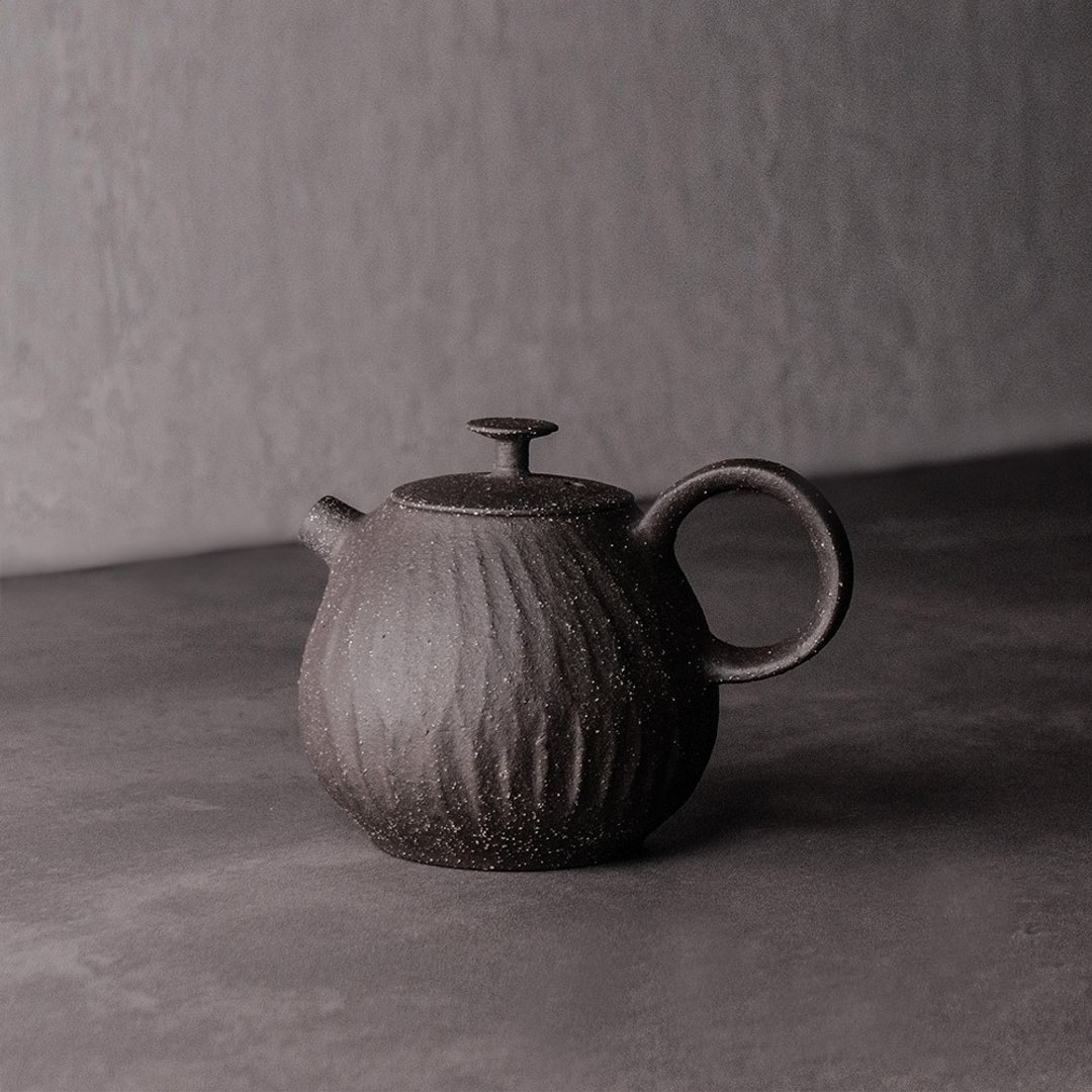 无我系列 - 月梨跳刀工艺茶器190ml - 茶具/茶杯 - 陶 黑色