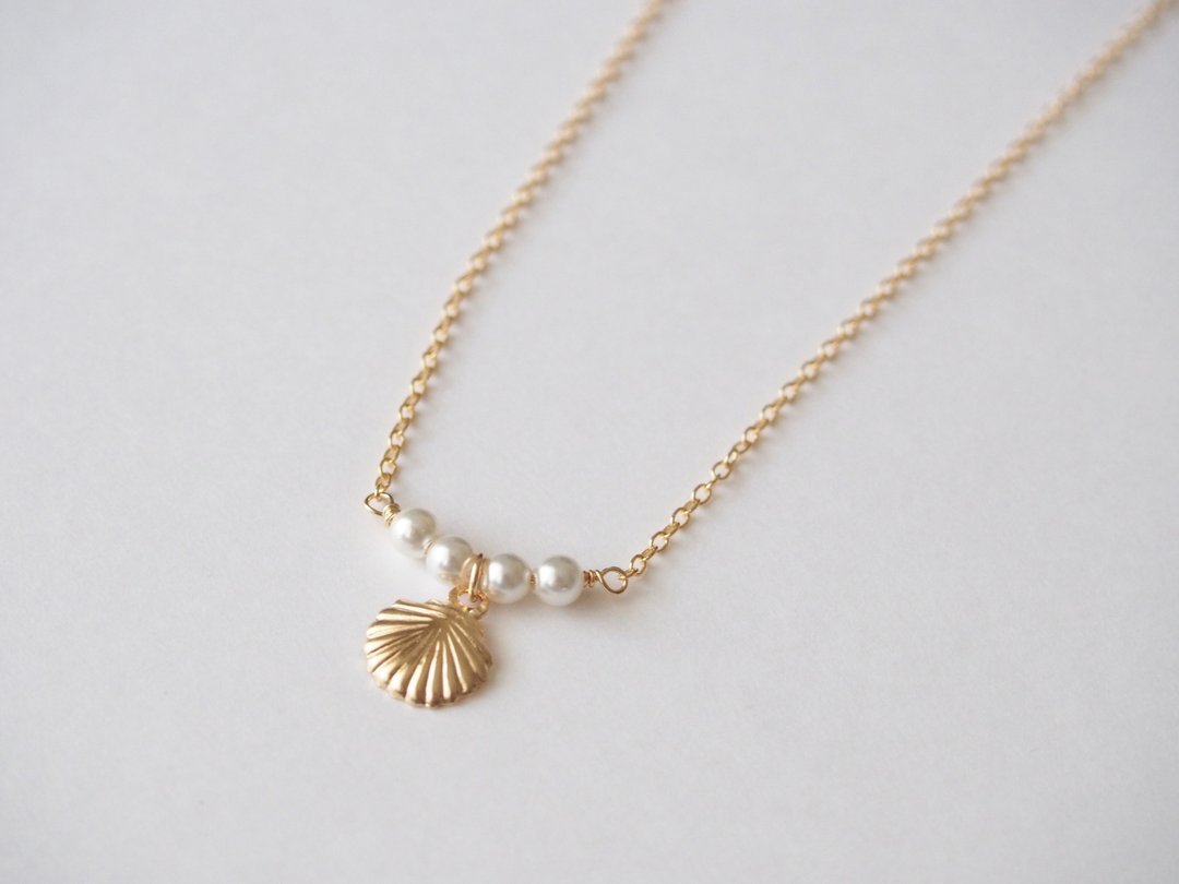 [14kgf] shell motif necklace (Swarovski Pearl) - 项链 - 其他金属 金色