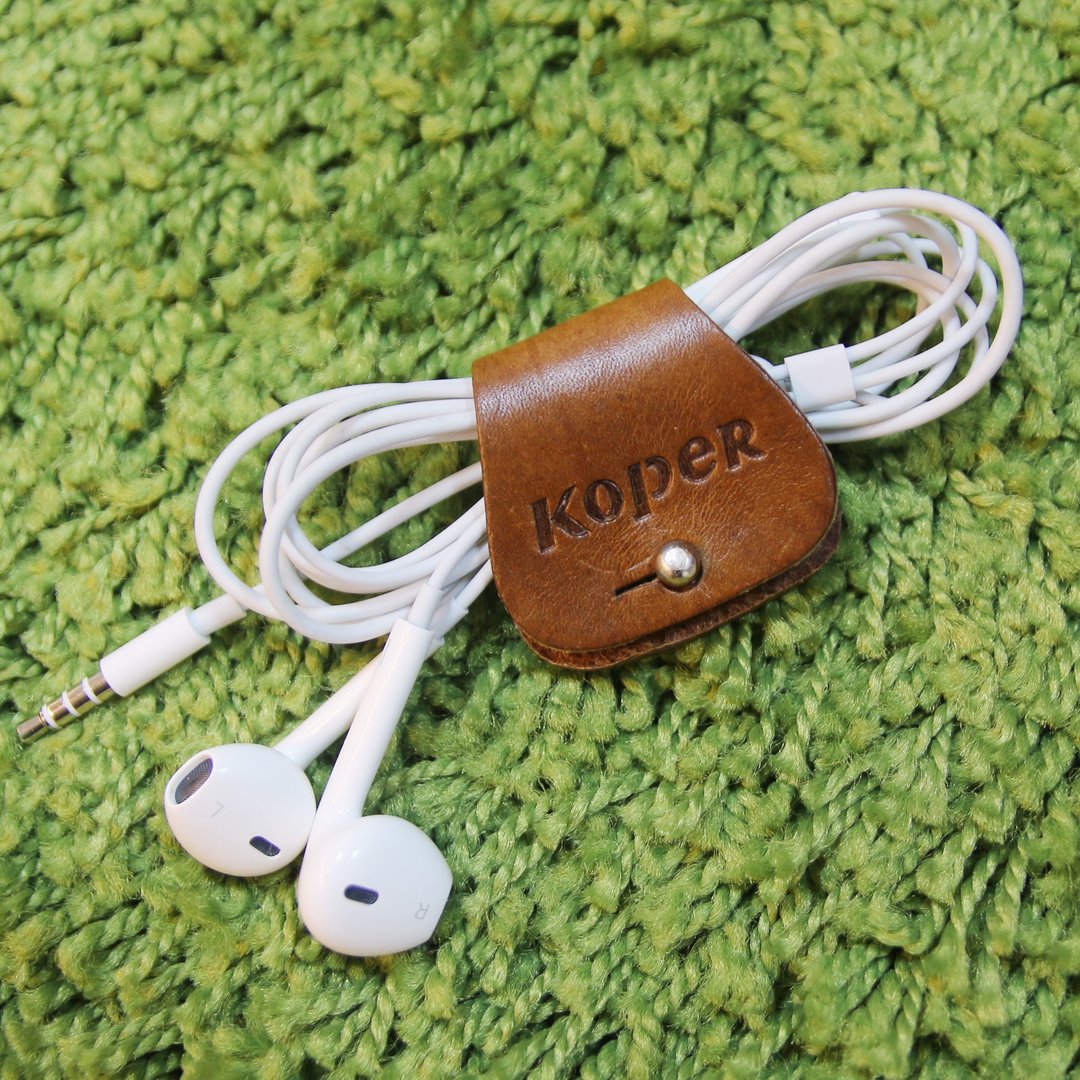 【手工皮革】耳机集线器-核桃色(MIT台湾制造) - 卷线器/电线收纳 - 真皮 咖啡色