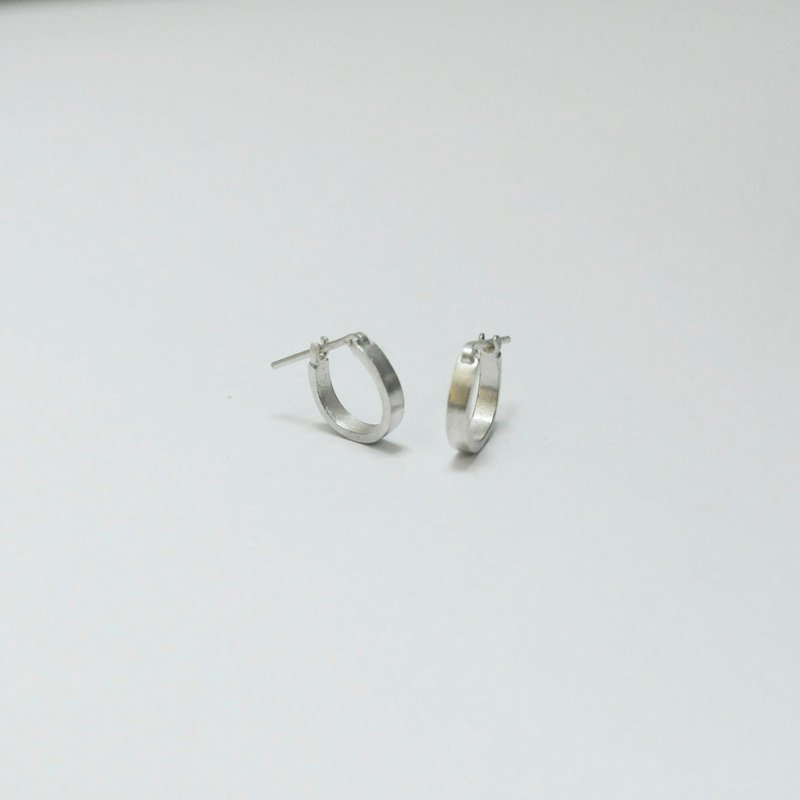 wuwu 素面耳环 - 耳环/耳夹 - 纯银 银色