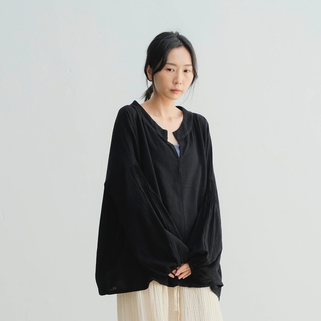 OMAKE 钥匙领澎袖上衣 / 菱纹布 黑 - 女装上衣 - 棉 黑色