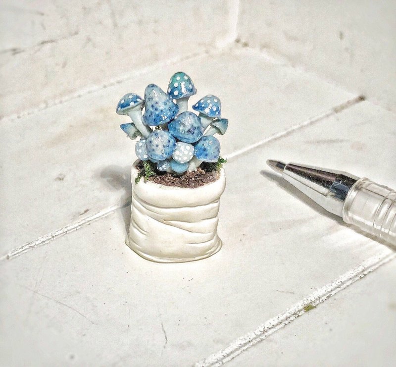 Dollhouse miniature 1:12 blue fly agaric, Blue mushrooms!! - 玩具/玩偶 - 粘土 