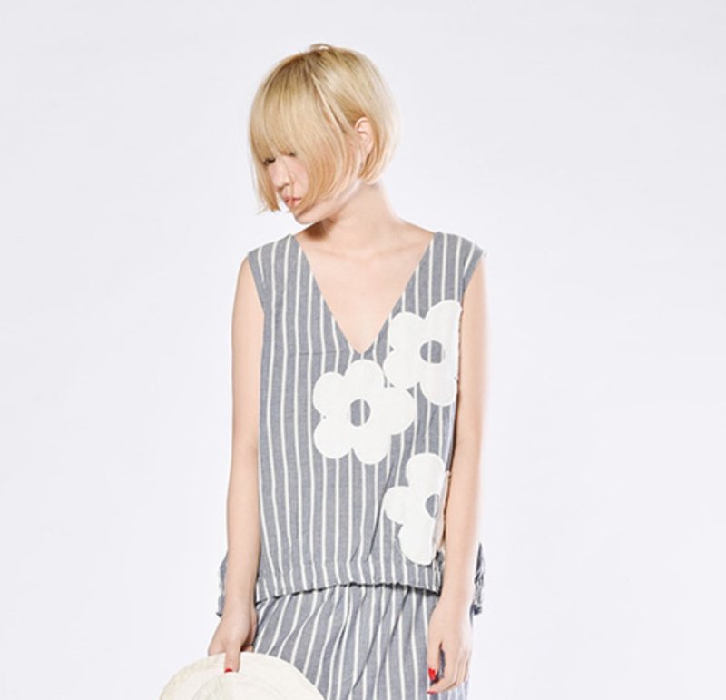蓝白条纹花朵低V领无袖上衣 - imakokoni - 女装上衣 - 棉．麻 蓝色
