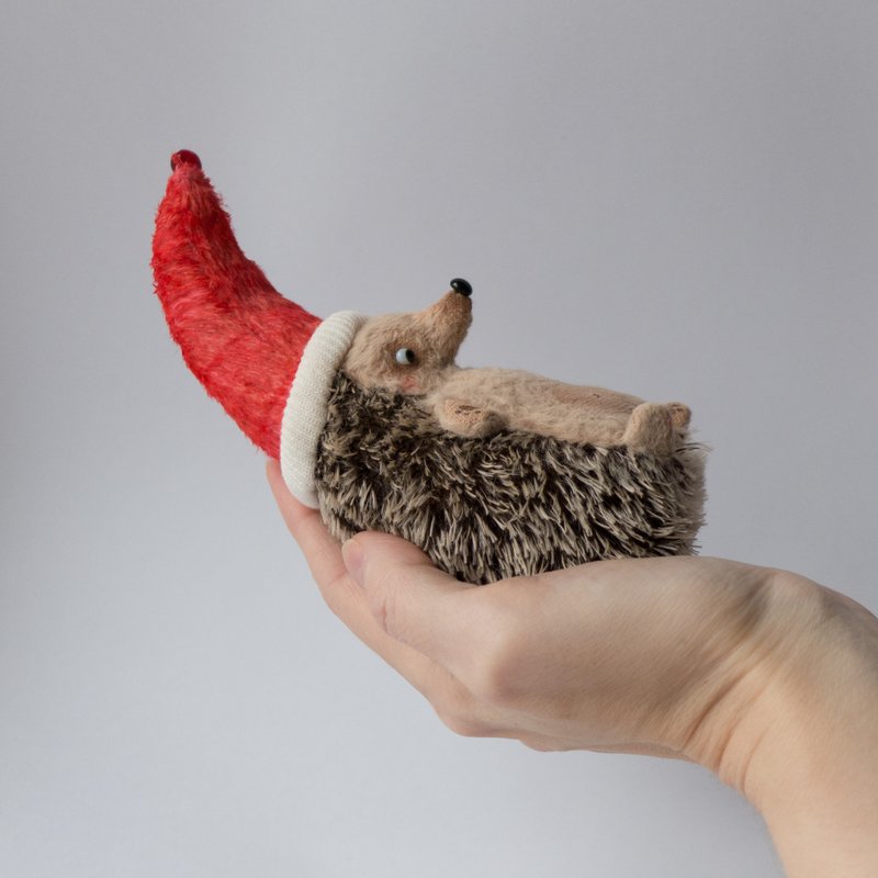 Christmas Elf Hedgehog 15cm - 玩偶/公仔 - 其他材质 红色