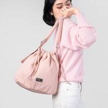 【DOUGHNUT】防泼水 肩背/侧背 2用 可丽露包 澎澎空气包-粉 SE