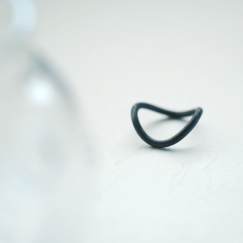 Black 波浪 戒指 银 925 - 戒指 - 其他金属 黑色