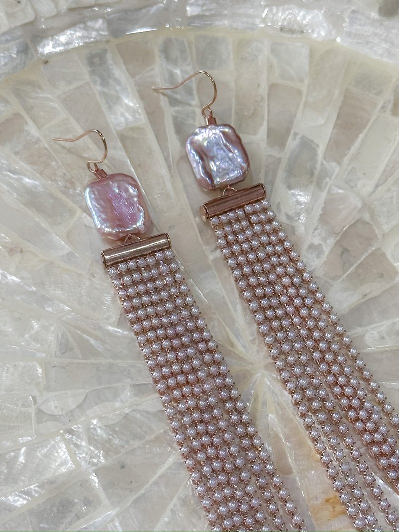 轻奢首饰系列——帘子下的珍珠少女・玫瑰金珍珠流苏耳环 - 耳环/耳夹 - 珍珠 粉红色