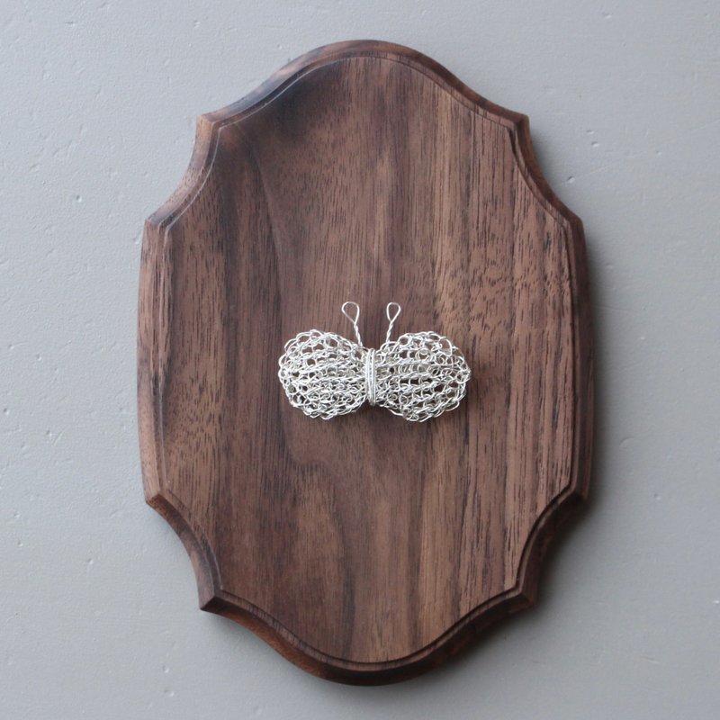 choucho | 钩针金属线编织蝴蝶胸针 - 胸针 - 其他金属 银色