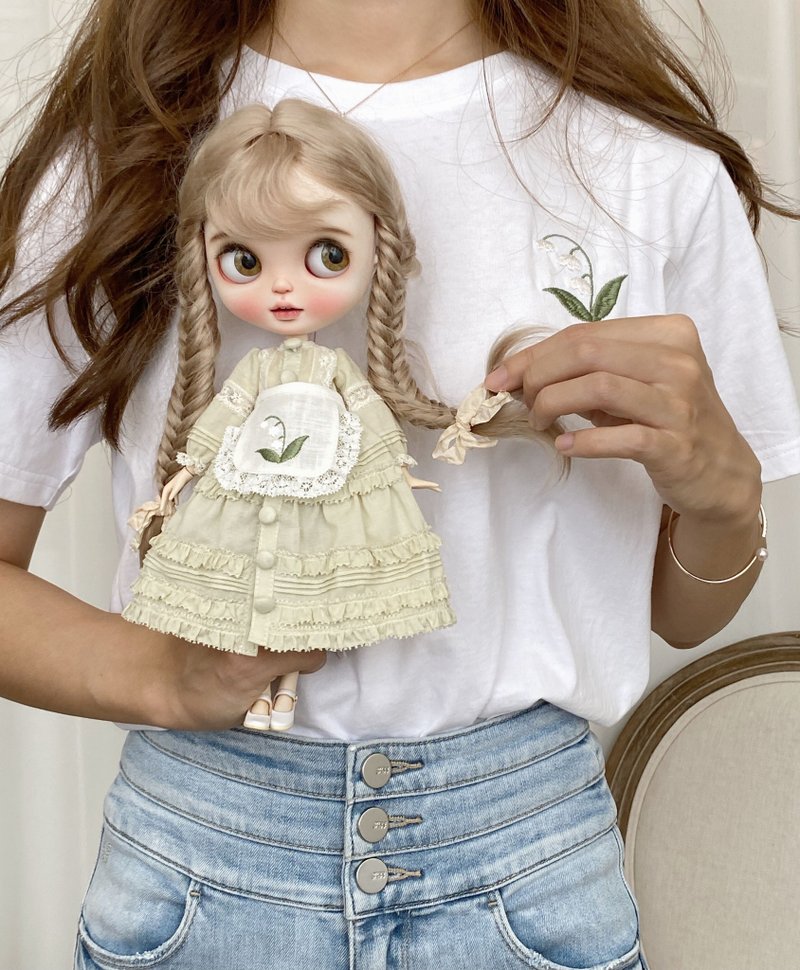 铃兰花 刺绣 棉质T恤 百搭简约 日常通勤短袖 - 女装 T 恤 - 棉．麻 白色