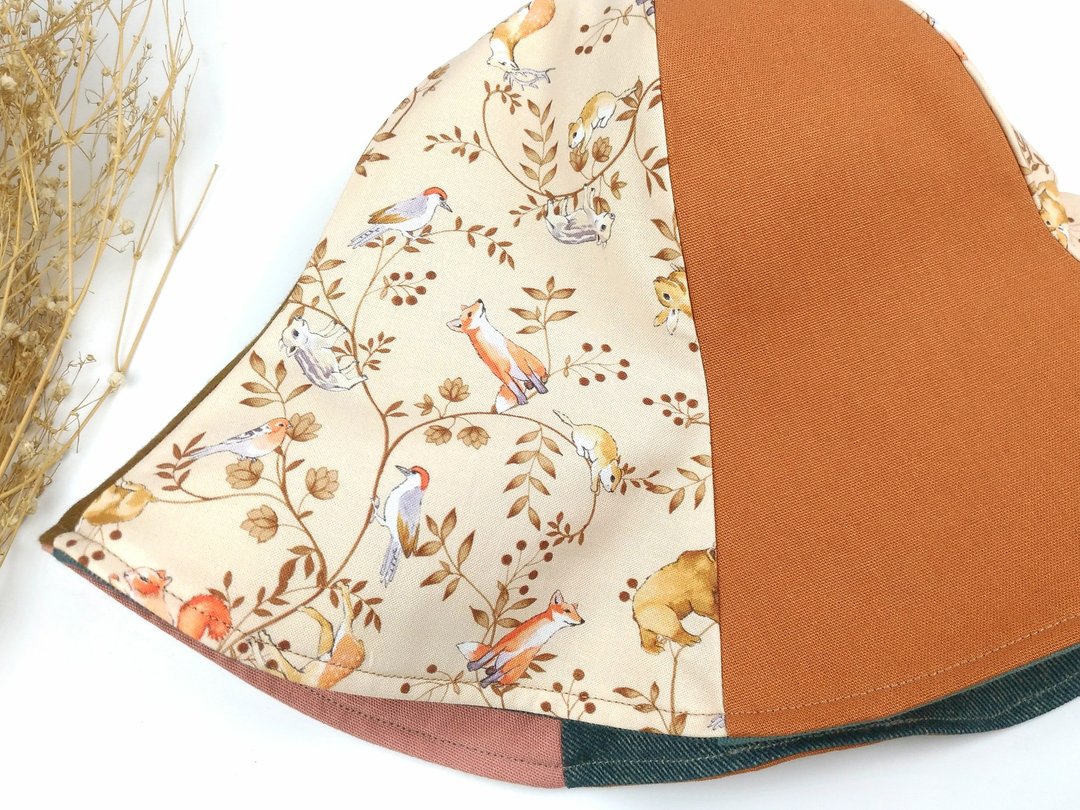 小牛村 Calf Village 手工双面帽 定制化 遮阳帽 动物插画  狐狸 山猪 鸟 兔子 棕熊 松鼠 秋季 {浪漫森林} 橘褐【H-412】限量 - 帽子 - 棉 卡其色
