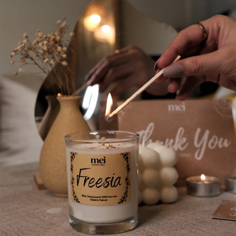 Mei Candle-BILDO 金箔大豆香氛蜡烛 150g 质感木盖 - 蜡烛/烛台 - 玻璃 黑色