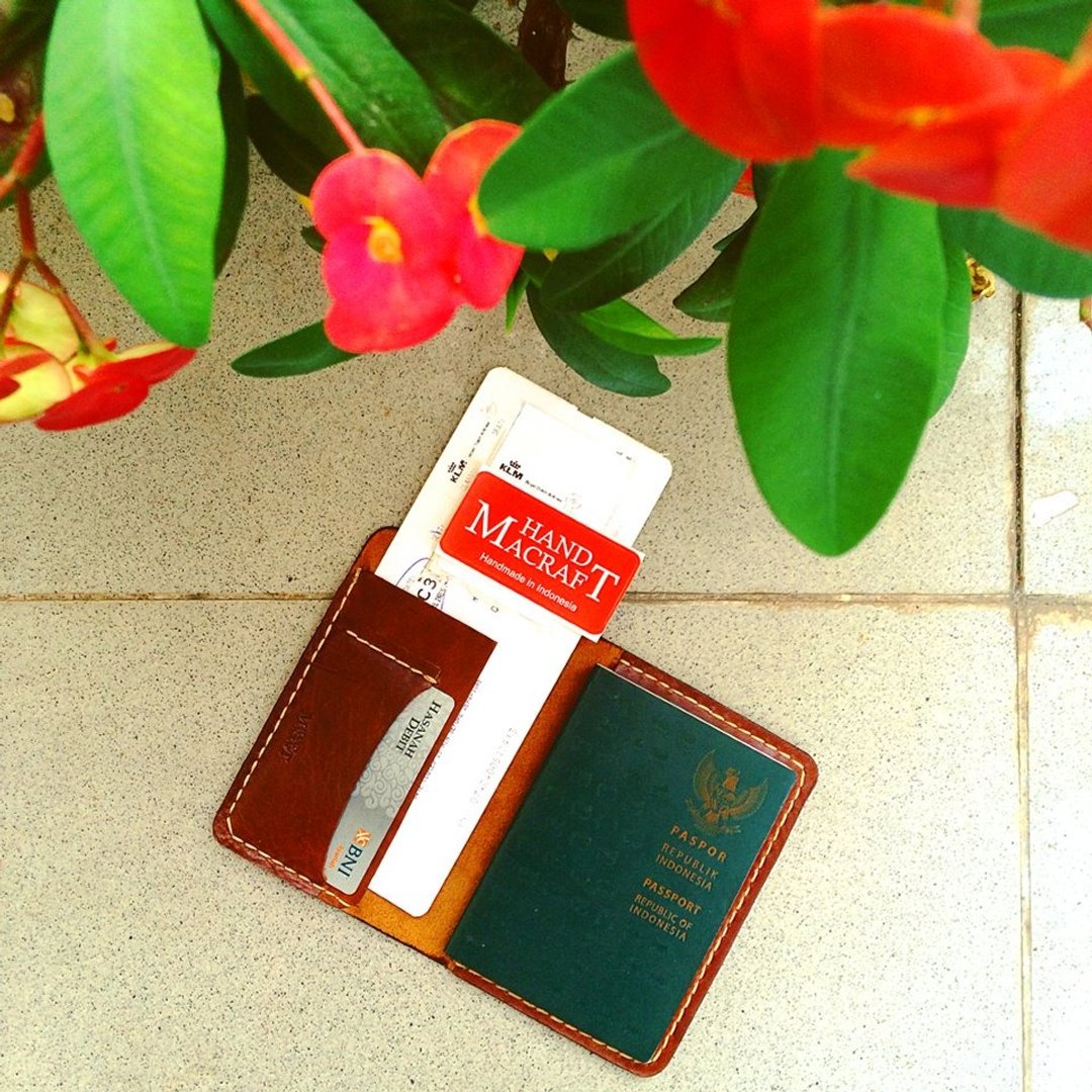 Passport Holder with Boarding Pass and Card (color brown) - 护照夹/护照套 - 真皮 