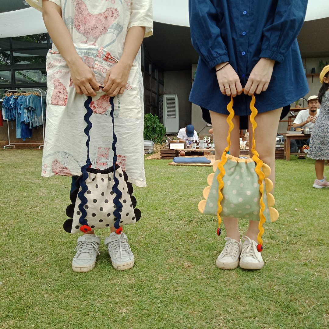 Polka dot bag with little flower - 侧背包/斜挎包 - 棉 多色