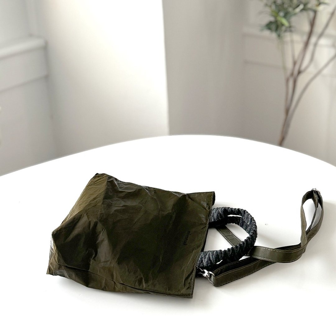 【微瑕特惠】 Miyansol 轻量皱皱迷你托特包(附背带)/有吊牌 - 侧背包/斜挎包 - 纸 银色