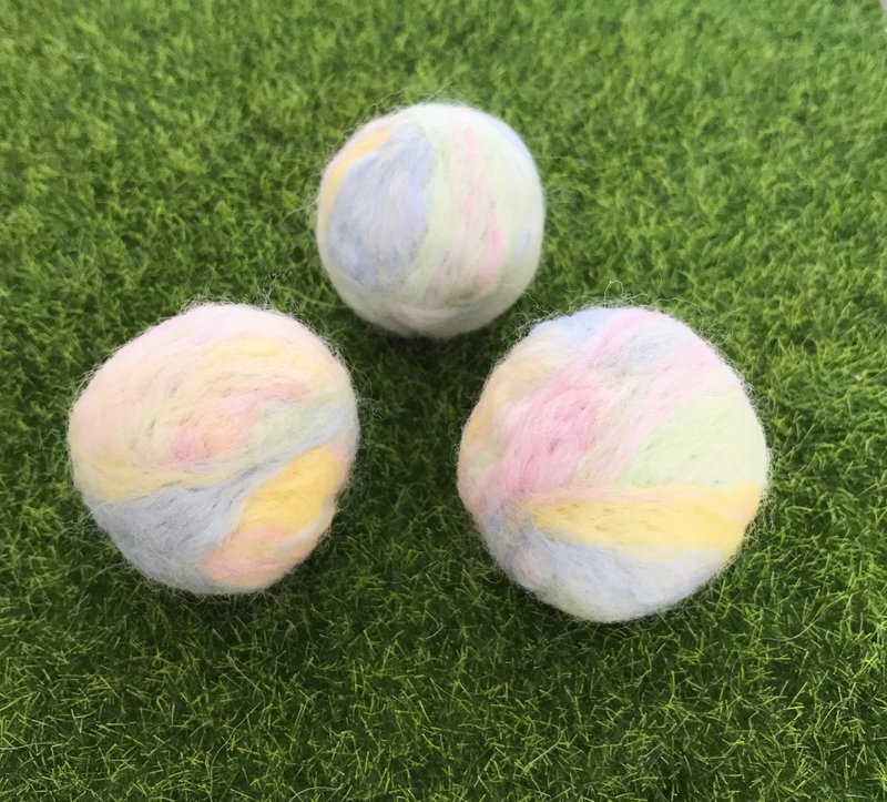 棉花糖果色手工纯羊毛针毡猫草球猫薄荷球一个 + 水琴铃项圈 套装 - 玩具 - 羊毛 多色