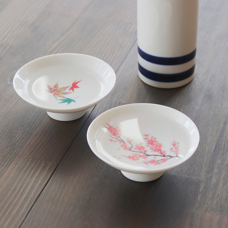 Warm cherry blossoms and autumn leaves Shirahira cup pair set - 酒杯/酒器 - 瓷 白色