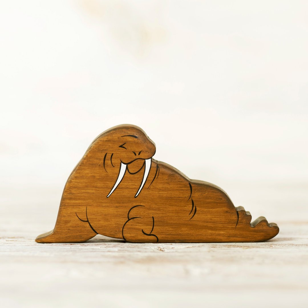 Wooden Walrus figurine Arctic animals North animal figure - 玩具/玩偶 - 环保材料 咖啡色