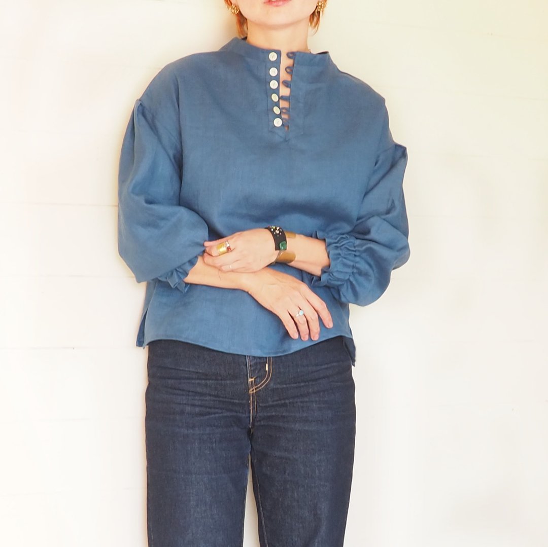Blue high-neck button-down Linen blouse - 女装衬衫 - 棉 蓝色