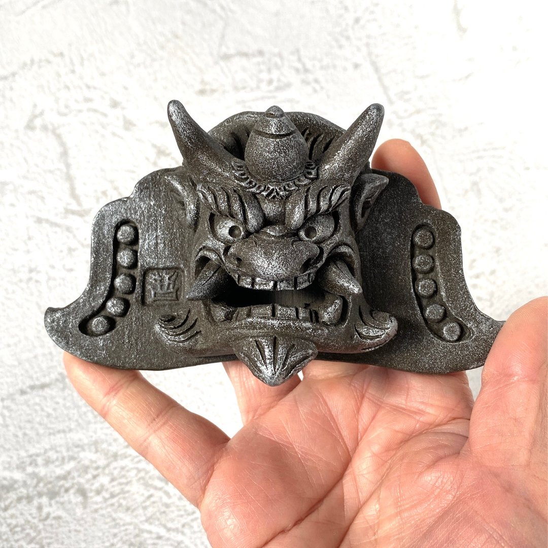 这是鬼河原的精确缩影。佛教寺庙的守护神。尺寸正好适合入口。银色饰面。 - 摆饰 - 陶 黑色