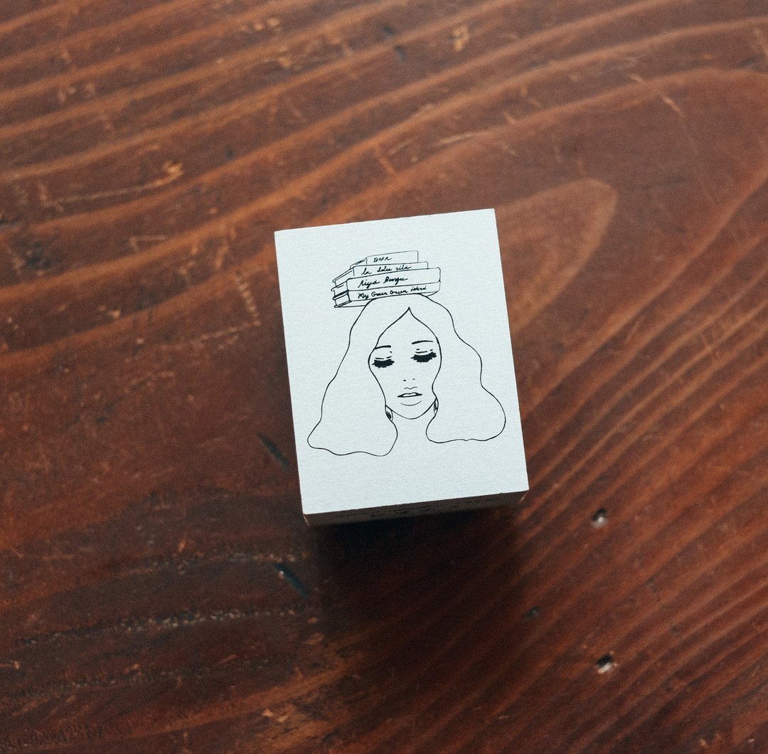 图书馆女孩 木头印章 - 印章/印台 - 木头 白色